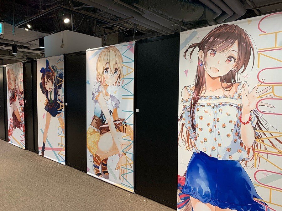 Conoce la exhibición de "Kanojo, Okarishimasu" en Japón